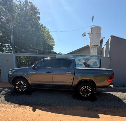 TOYOTA HILUX 2.8 D-4D TURBO DIESEL CD SRX 4X4 AUTOMÁTICO TOYOTA HILUX 2.8 D-4D TURBO DIESEL CD SRX 4X4 AUTOMÁTICO